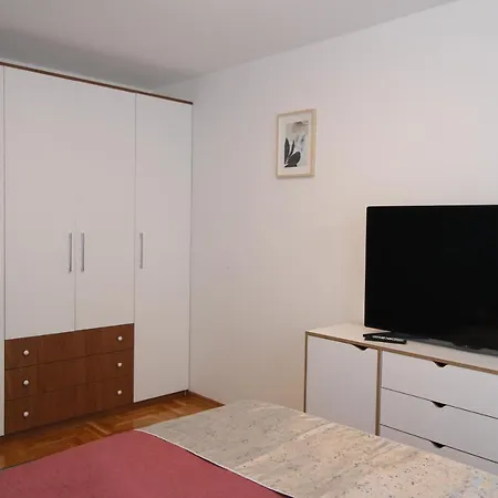 Appartement 10 *