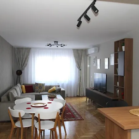 Appartement 10 *